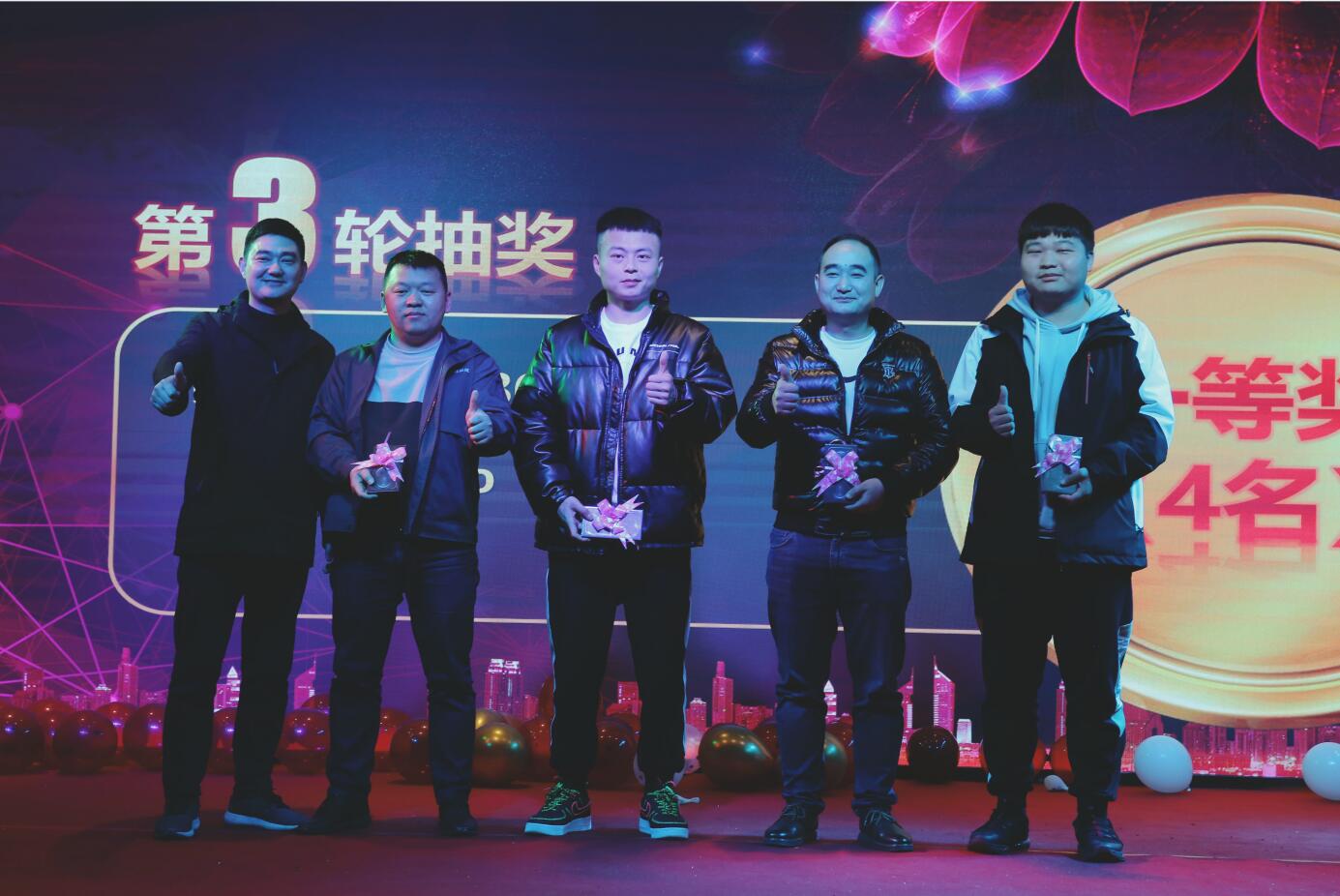 熱烈慶祝新西旺“揚(yáng)帆起航、再創(chuàng)輝煌”評(píng)優(yōu)表彰年會(huì)圓滿成功！(圖15)